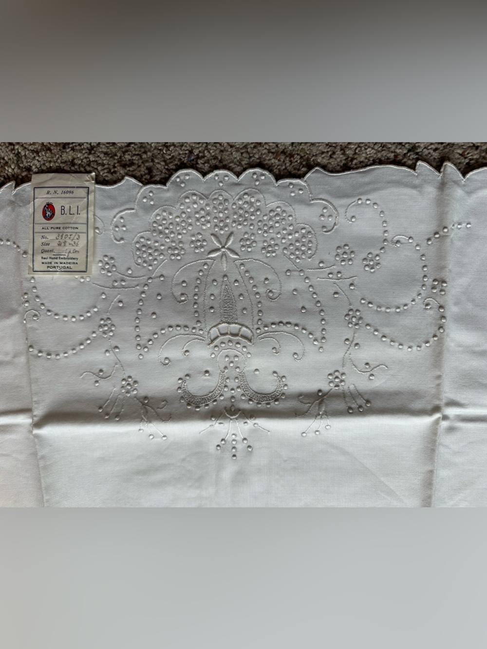 Vintage Madeira Hand-Embroidered Pillowcases B.L.I. NOS Set of 2 *Read Desc* - Picture 3 of 9